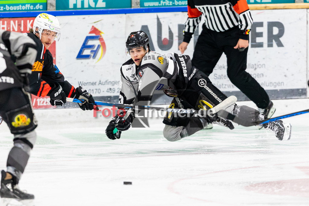 Bayernliga Eishockey, TSV Peißenberg Miners gegen den ESV Buchloe Pirates am 13.11.22 in Peißenberg | Bayernliga Eishockey, TSV Peißenberg Miners gegen den ESV Buchloe Pirates am 13.11.22 in Peißenberg, #33 Luis Hegner