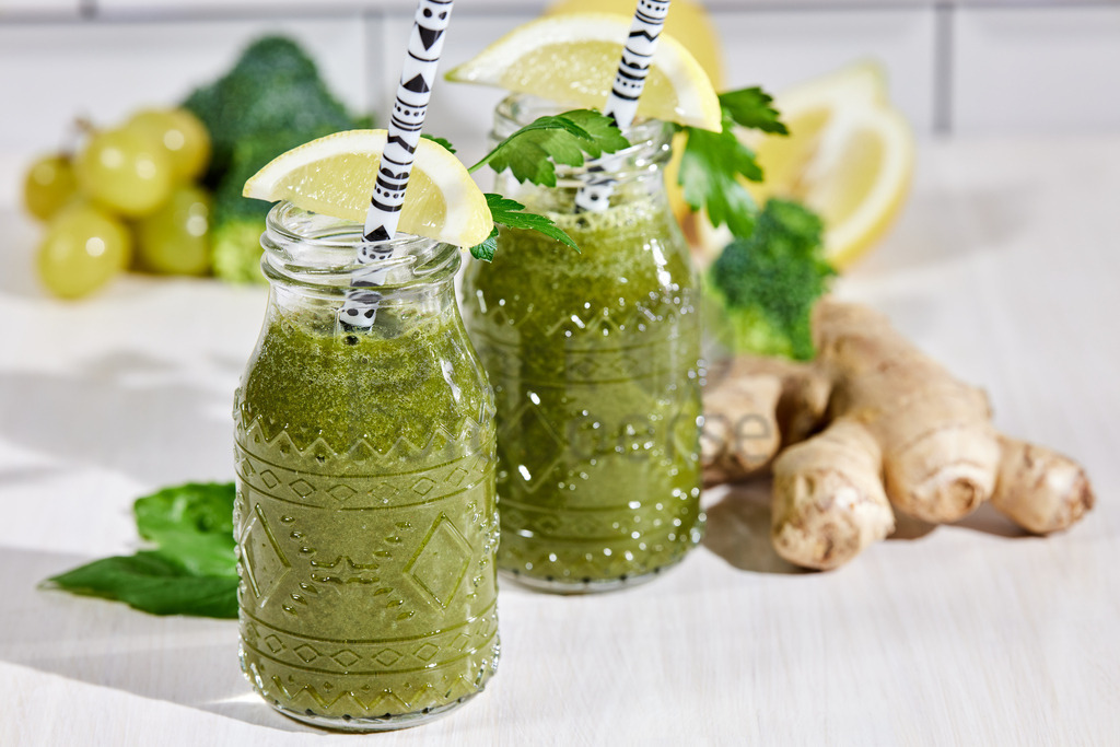 Green_Smoothie_Zitrone_Ingwer 2 1 | Stockfotos, Picsomania, MGM-Services, Michael Gerlach, Auftragsbilder, Auftragsarbeiten, Workshops, Shooting, Reisefotografie, Produktfotografie, Foodfotografie, Hochzeitsfotografie, Saarland, Fotografin, Fotograf, Hochzeitsbilder, Saarlouis, Hundeshootin