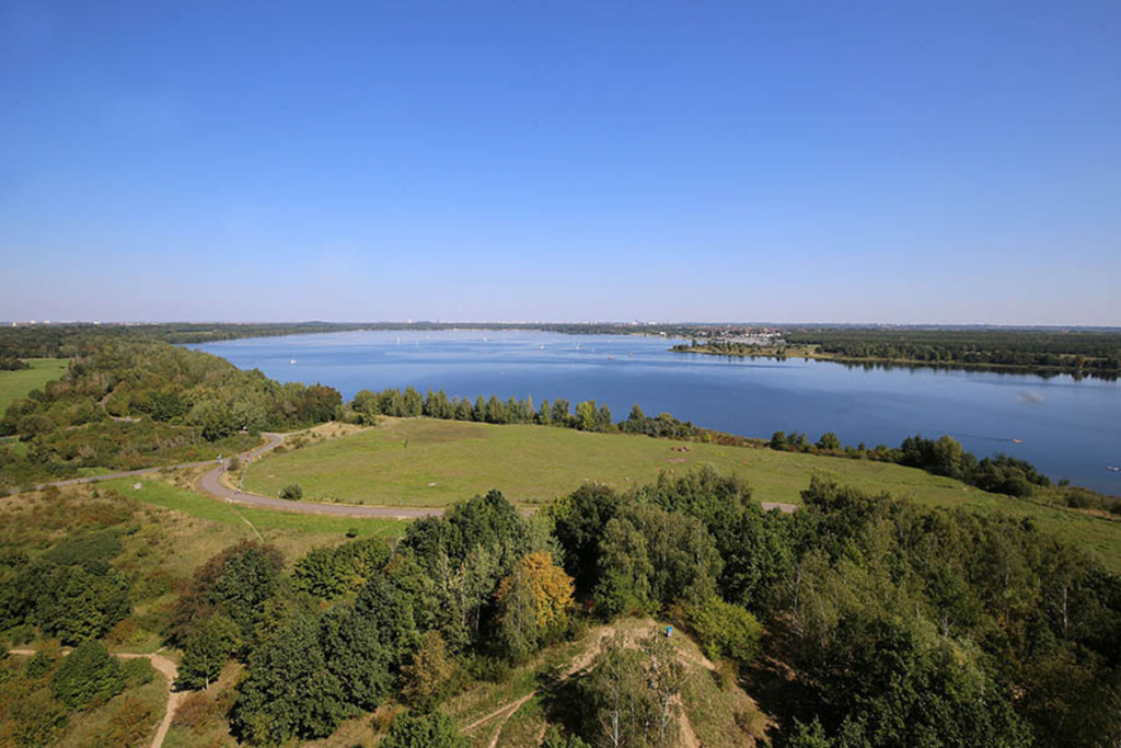 Foto: Leipzig - Cospudener See | Das Team hinter BILDLEXIKON LEIPZIG bündelt historische wie aktuelle Informationen über die Stadt Leipzig in Text und Bild auf einer Plattform und stellt diese der interessierten Öffentlichkeit zur Verfügung.