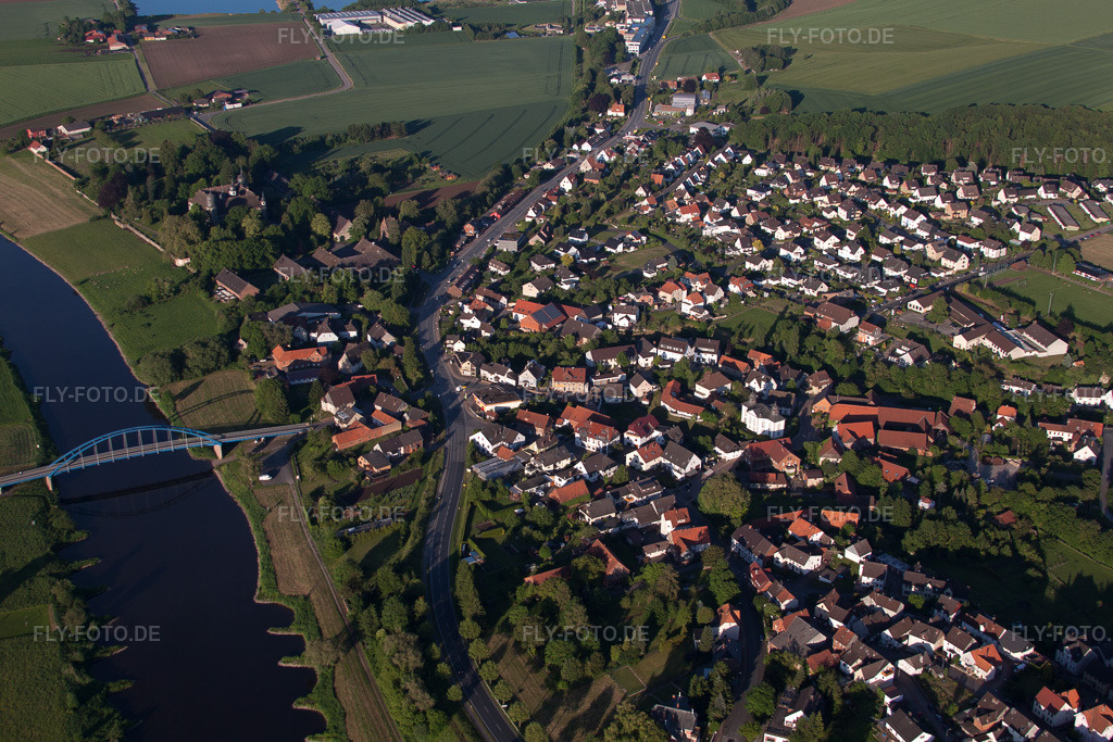 Luftbild: Fluß- Uferbereichen Weser im Ortsteil Daspe in Hehlen im Bundesland Niedersachsen in Deutschland. Foto: IMG_65005.jpg vom 23.05.2014 durch Werner Riehm/FLY-FOTO.de