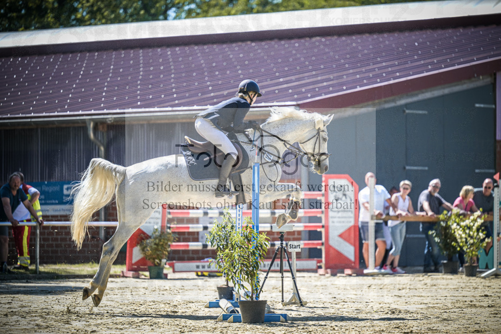 DOS_0768 | Entdecke hochwertige Reitturnierfotos von Foto Oger. Professionell, emotional und authentisch – jetzt Lieblingsmomente im Shop bestellen.Deutschlandweite Turnierfotografie. - Realisiert mit Pictrs.com
