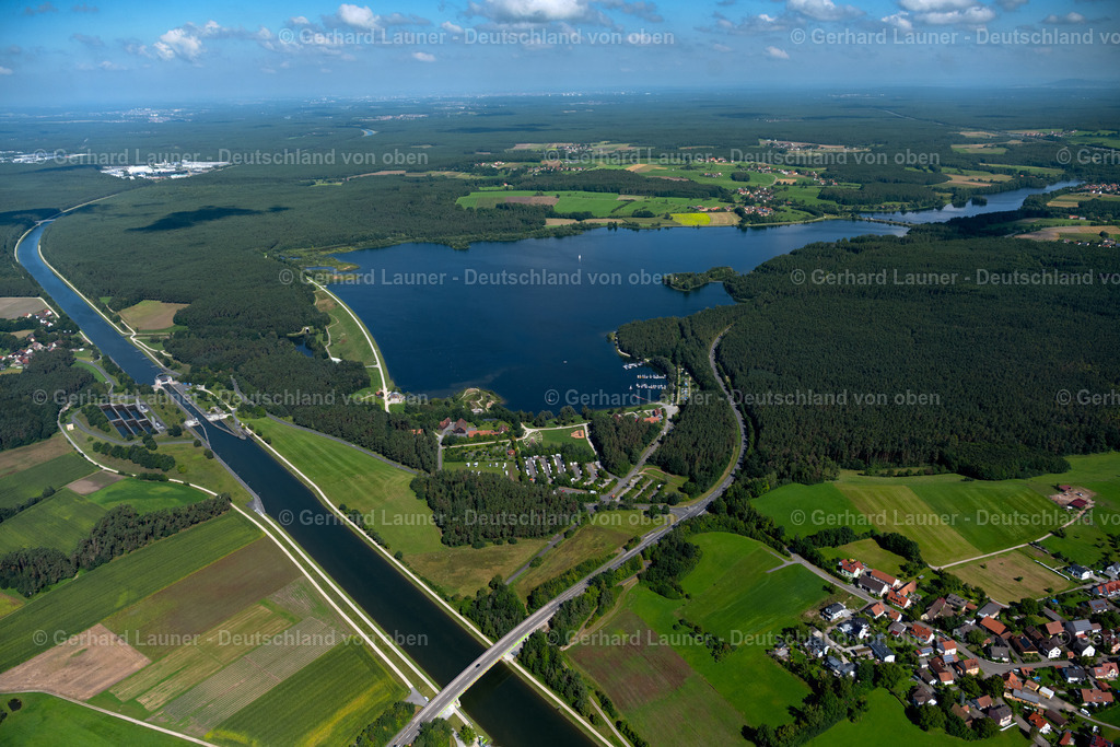 4050668 | Main-Donau-Kanal bei ROTH 02.09.2021 Uferbereiche am Seegebiet des Rothsee in Roth im Bundesland Bayern, Deutschland. // Riparian areas on the lake area of Rothsee in Roth in the state Bavaria, Germany. Foto: Gerhard Launer