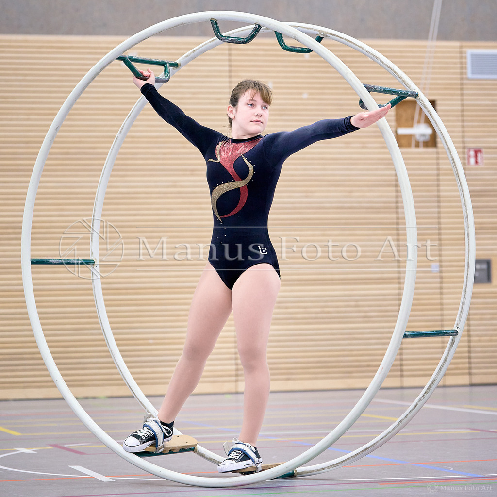 B-DSC04730 | Professionelle Sportfotografie in Hamburg, Schleswig-Holstein und Niedersachsen – spezialisiert auf Rhönrad, Geräteturnen, Leistungsturnen und rhythmische Sportgymnastik. Bundesweite Begleitung von Rhönrad-Events. Jetzt Sport-Fotos - Realisiert mit Pictrs.com