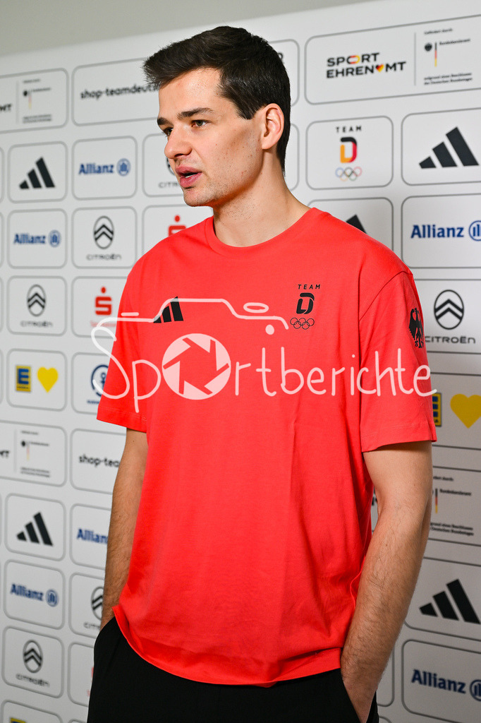 Einkleidung Team D Milano Cortina 2026 | Munich, GERMANY - 12. JANUARY: Kai WISSMANN (Spieler der Eisbären Berlin) bei der Einkleidung des Teams D am 12.01.2026 in der MTC world of fashion in München