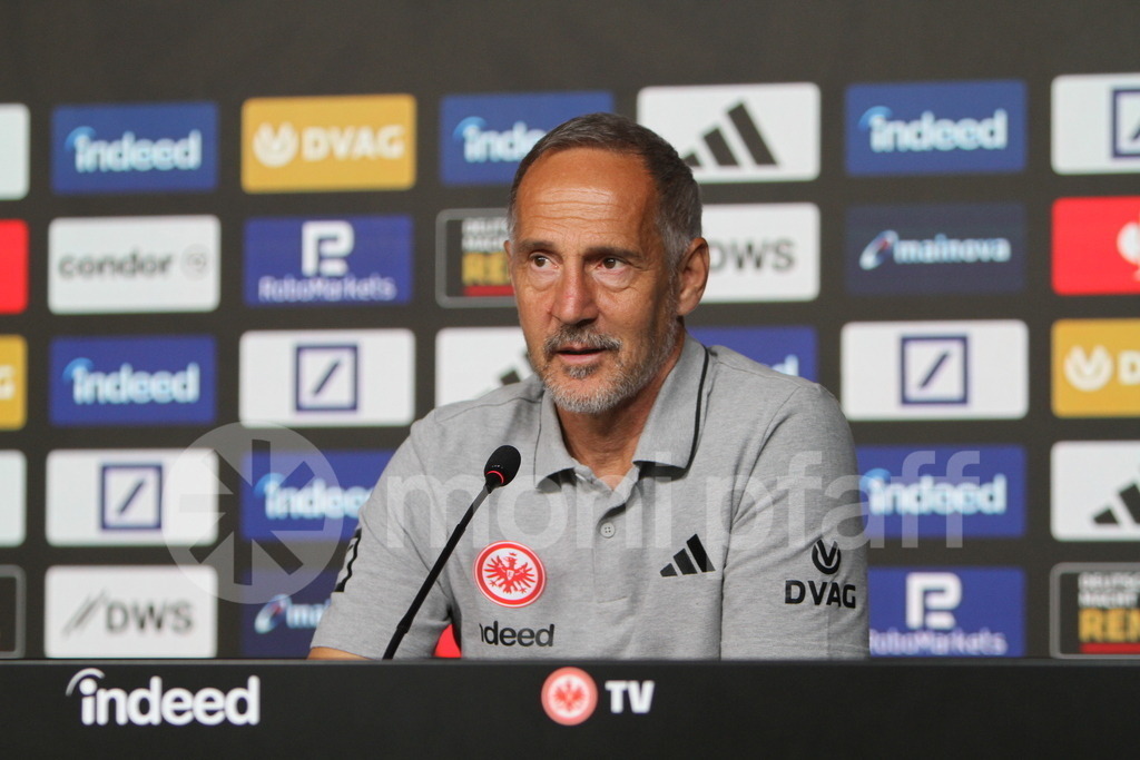 Eintracht Frankfurt Trainer Adi Hütter | Online-Shop | monipfaff.de - Realisiert mit Pictrs.com