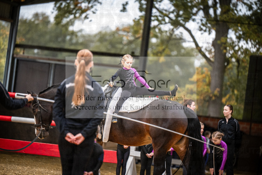 DOS_0191 | Entdecke hochwertige Reitturnierfotos von Foto Oger. Professionell, emotional und authentisch – jetzt Lieblingsmomente im Shop bestellen.Deutschlandweite Turnierfotografie. - Realisiert mit Pictrs.com