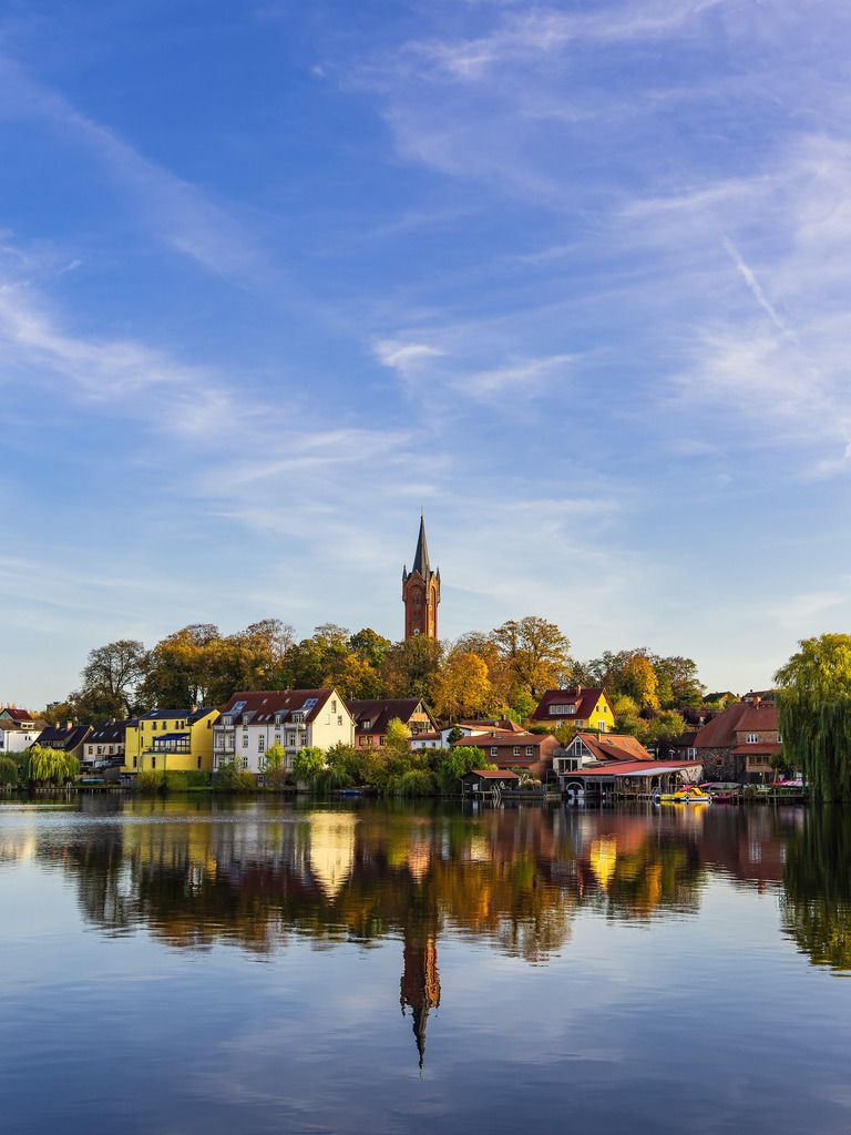 Blick über den Haussee auf die Stadt Feldberg | Blick über den Haussee auf die Stadt Feldberg.