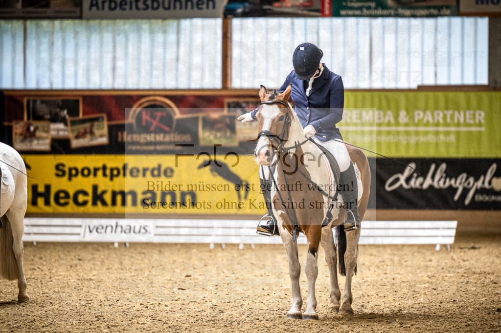 DOS_2345 | Entdecke hochwertige Reitturnierfotos von Foto Oger. Professionell, emotional und authentisch – jetzt Lieblingsmomente im Shop bestellen.Deutschlandweite Turnierfotografie. - Realisiert mit Pictrs.com