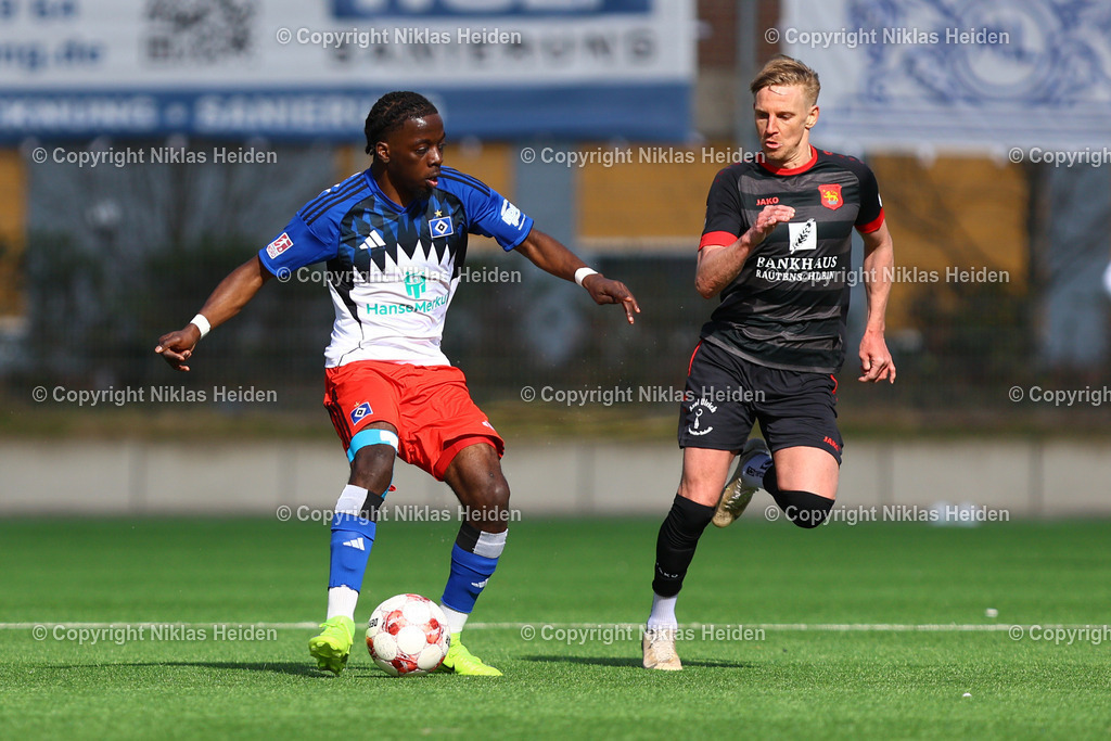 NH_HamburgerSVU21_FSVSchoeningen_RegionalligaNord_29032026 | #18 Glory Eliel Kiveta-Ndongalasiya (Hamburger SV U21), #32 Willi Evseev (FSV Schöningen)Fußball I Herren I Regionalliga Nord I Saison 2025-2026 I 28. Spieltag I Hamburger SV U21 - FSV Schöningen I 29.03.2026 I Stadion Hoheluft