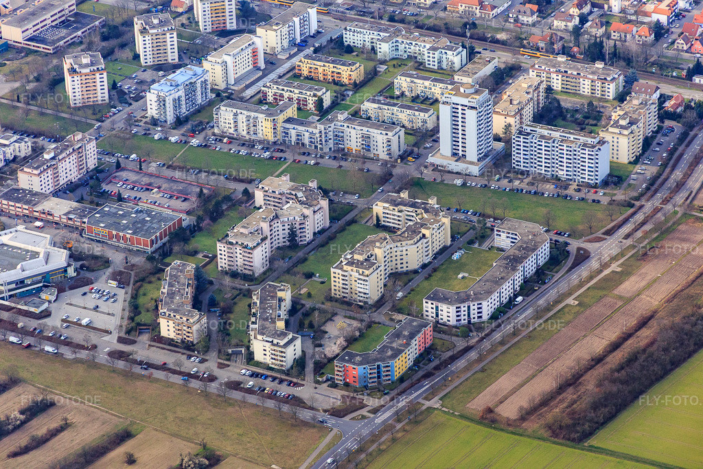 Luftbild: Grunwaldstraße und Rubenssti im Ortsteil Neureut in Karlsruhe im Bundesland Baden-Württemberg in Deutschland. Foto: IMG_086388.jpg vom 26.02.2016 durch Werner Riehm/FLY-FOTO.de