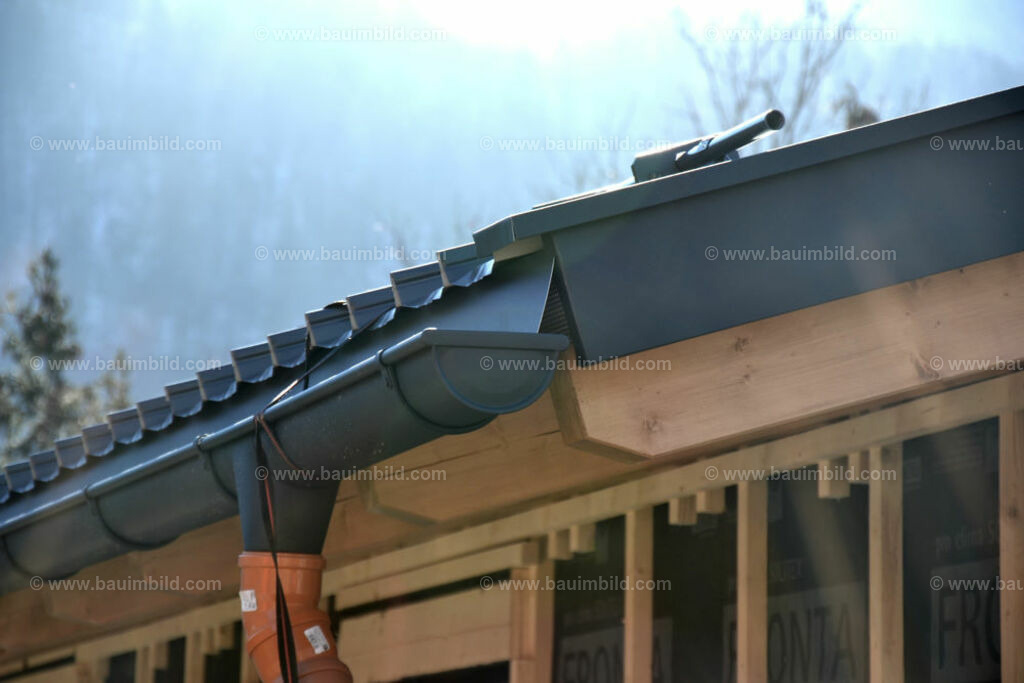 bib-lg11-spenglerarbeiten-0162 | Nach LV-Leistungsgruppen sortierte Detailfotos über den Bau eines Hauses. Alle Hausbau-Bilder direkt vom Urheber und Autor der Website Haus-Selber-Bauen.com