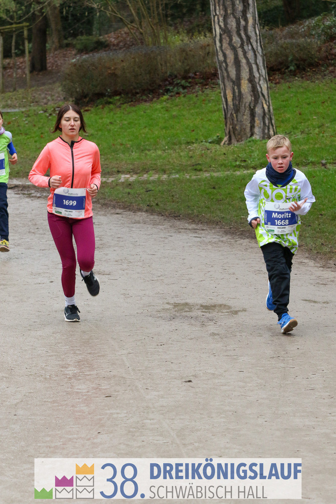 1700m Stadtwerke Jugendlauf | 3 Koenigslauf 2024 1700m Stadtwerke Jugendlauf - Realisiert mit Pictrs.com