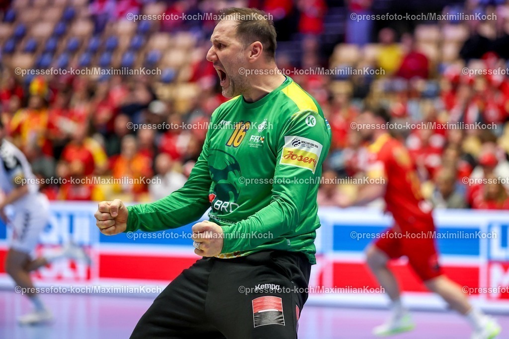 EHF20012601008 | 20.01.2026, Handball, Men's EHF EURO 2026, Nordmazedonien - Rumänien, Jyske Bank Boxen in Herning, Dänemark, Preliminary Round:  Mihai Catalin Popescu (Romania #16) jubelnd