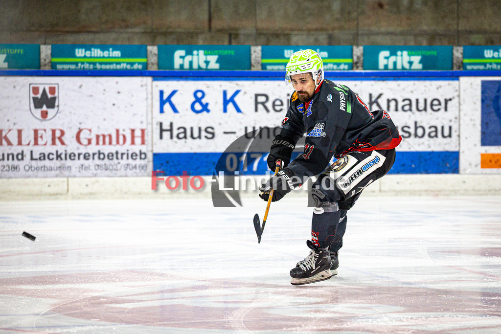 Peißenberg MINERS gegen EV Dingolfing ISAR RATS | Eishockey Bayernliga 2025/26 Vorrunde 28. Spieltag, Peißenberg MINERS gegen EV Dingolfing ISAR RATS, 20260118,Florian SIMON (MINERS 11) in Aktion, Freisteller,2026-01-18 in Peißenberg (flatbuy Arena Peißenberg), Florian SIMON (MINERS 11)Copyright: WolfgangxLindner www.foto-lindner.de