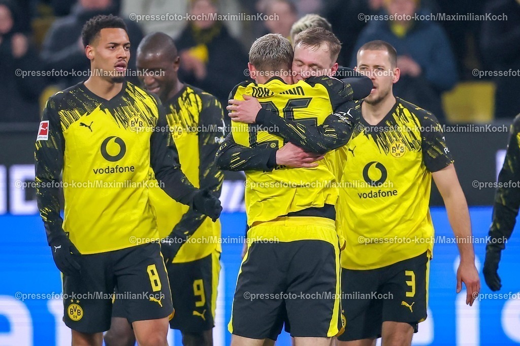 BVB13022601039 | 13.02.2026, Fußball, Borussia Dortmund - 1.FSV Mainz 05,, 1. Fußball Bundesliga, 22. Spieltag, Signal Iduna Park, Saison 2025 2026: Torjubel nach dem Tor zum 2:0 durch Torschütze Maximilian Beier&nbsp;(BVB #14)   zusammen mit Julian Ryerson&nbsp;(BVB #26)  DFB regulations prohibit any use of photographs as image sequences and or quasi-video.