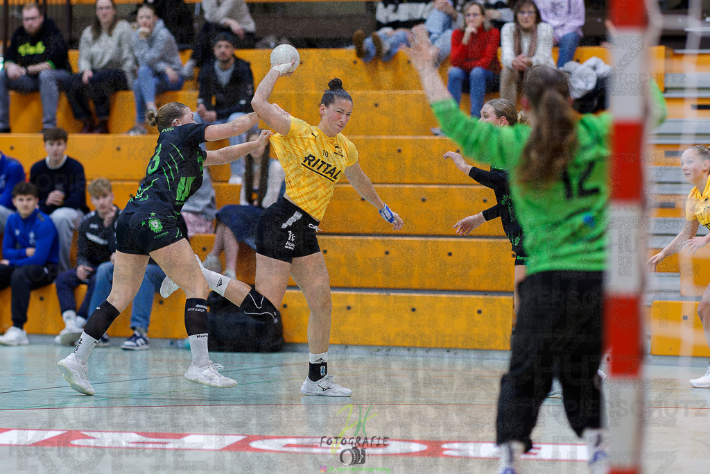 Frauen Oberliga Mitte (HHV); HSG Kleenheim/Langgöns II - HSG Eibelshausen/Ewersbach | Frauen Oberliga Mitte (HHV); HSG Kleenheim/Langgöns II - HSG Eibelshausen/Ewersbach am 01.11.2025 in Oberkleen (Weidig-Halle)Photo © 2025 - Jörg Heinrich - Realisiert mit Pictrs.com