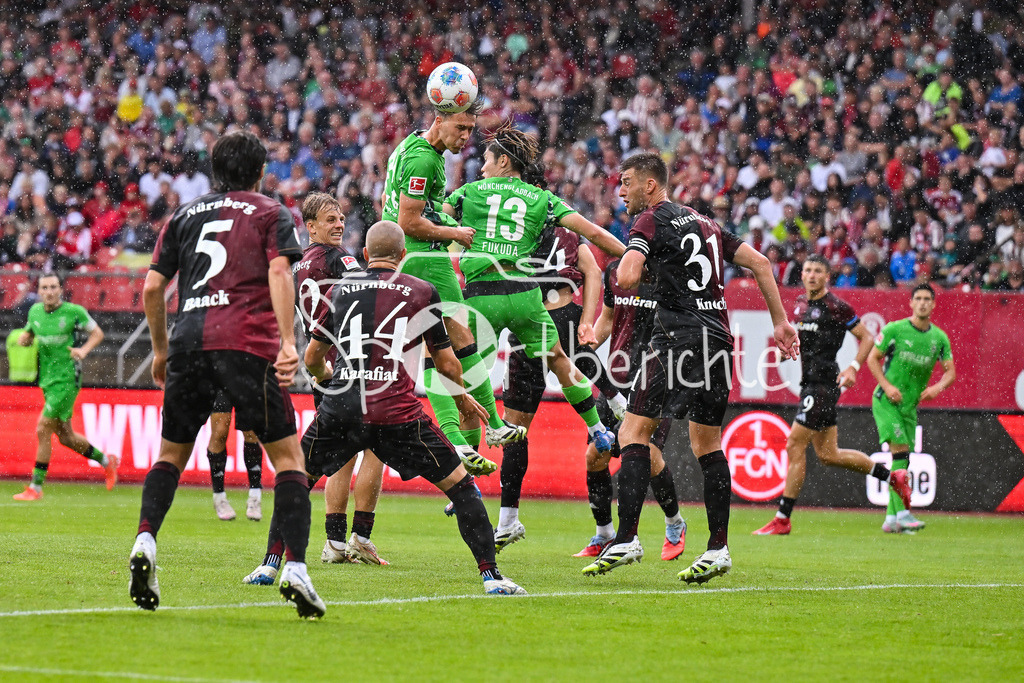 1. FC Nürnberg - Borussia Mönchengladbach | Bei einem Eckball der Gaeste herrscht viel Verkehr vor dem Tor der Nuerberger / Testspiel: 1. FC Nuernberg - Borussia Mönchengladbach, Max-Morlock Stadion am 26.07.2025 / DFL REGULATIONS PROHIBIT ANY USE OF PHOTOGRAPHS AS IMAGE SEQUENCES AND/OR QUASI-VIDEO