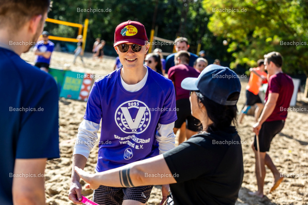 2025-200081265-Strandvölkerball-WM_1 |  23.08.2025; Berlin Foto: Gerold Rebsch - www.beachpics.de