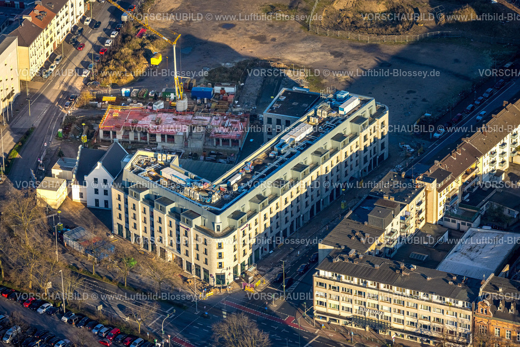 Duisburg241202472 | Luftbild, Baustelle mit Neubau Mercator Quartier Duisburg, Baumaterial auf dem Dach, Altstadt, Duisburg, Ruhrgebiet, Nordrhein-Westfalen, Deutschland