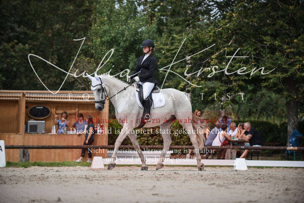 DSC_8500 | Pferde- und Turnierfotografie in Westsachsen. Pferdeportraits, Auftragszeichnungen und intuitive Kunst.