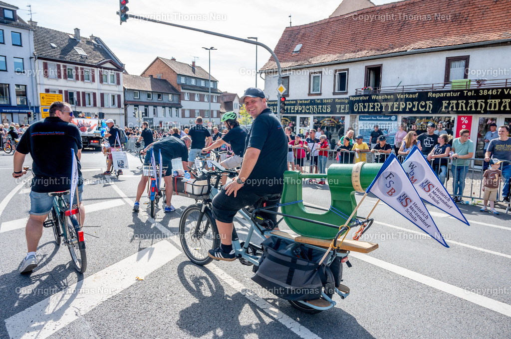 33_Winzerfestumzug-Bensheim | bbe, Bensheim, Winzerfestunmzug 2025, ,Heinrich Metztendorf Schule, , Bild: Thomas Neu