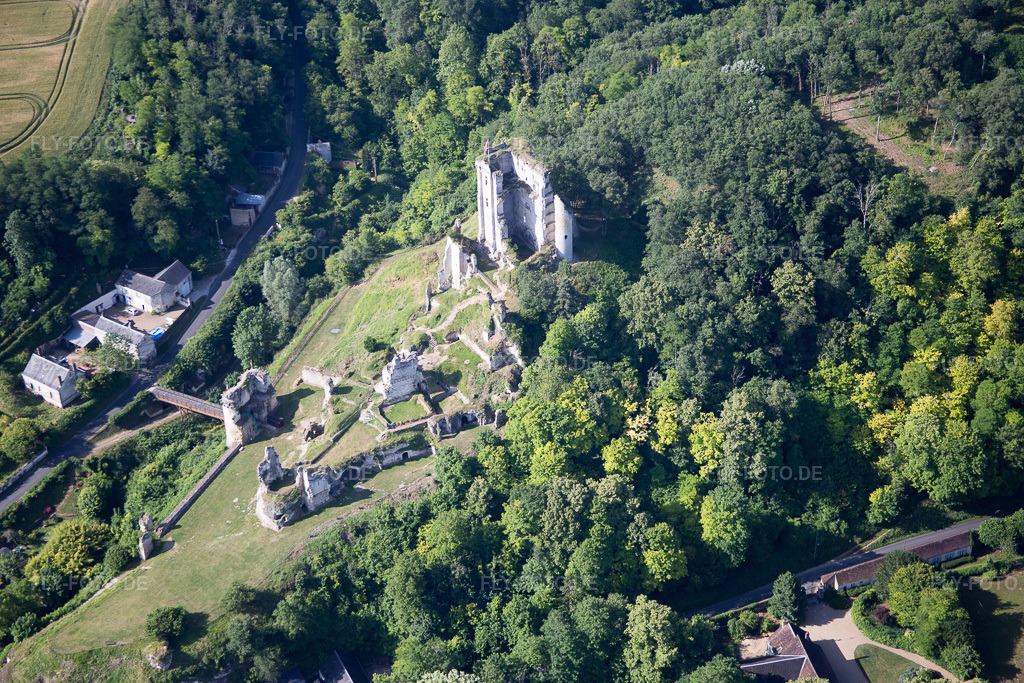 Luftbild: Ortsansicht in Lavardin im Bundesland Loir-et-Cher in Frankreich. Foto: IMG_081168.jpg vom 19.06.2015 durch Werner Riehm/FLY-FOTO.de