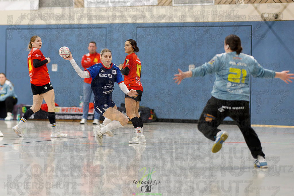 Frauen Regionalliga (HHV); HSG Wettenberg - TV Hüttenberg | Frauen Regionalliga (HHV); HSG Wettenberg - TV Hüttenberg am 06.12.2025 in Launsbach (Wettenberg) (Halle GS Launsbach (Wettenberg))Photo © 2025 - Jörg Heinrich - Realisiert mit Pictrs.com