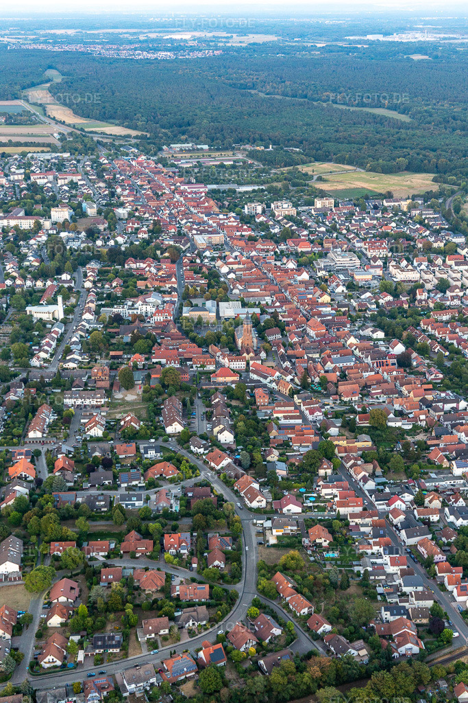 Luftbild:  in Kandel im Bundesland Rheinland-Pfalz in Deutschland. Foto: IMG_133878.jpg vom 16.08.2022 durch Werner Riehm/FLY-FOTO.deSV Kandel