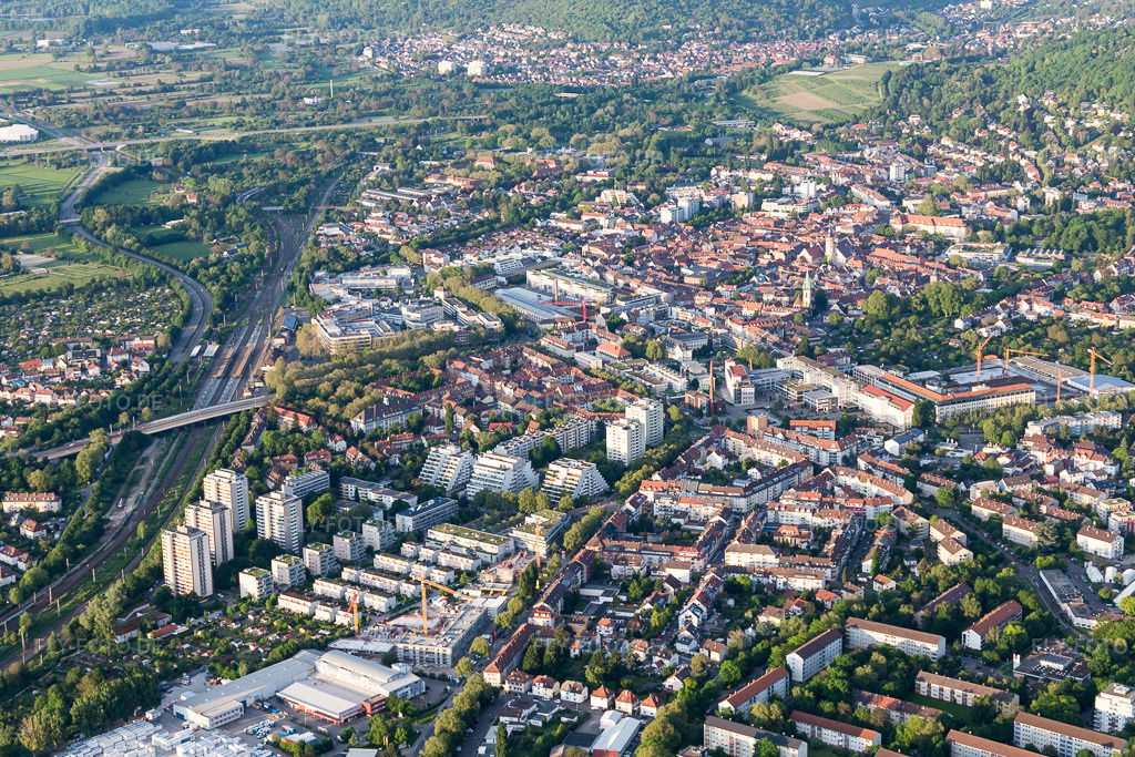 Luftbild: Killisfeldstr im Ortsteil Durlach in Karlsruhe im Bundesland Baden-Württemberg in Deutschland. Foto: IMG_099556.jpg vom 21.05.2017 durch Werner Riehm/FLY-FOTO.de