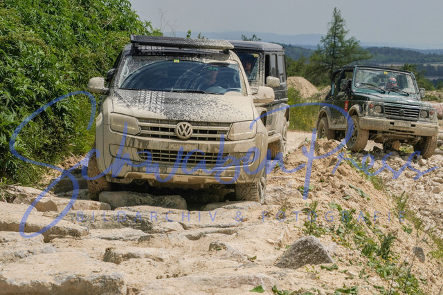 DSC09146 | Vierradfahrzeuge testen unterschiedliches Terrain - ueber Stock und Stein

Offroad Grundkurs im Steinbruch. Unterschiedliche Fahrgegebenheiten mit dem gelaendegaengigem Offroad-Fahrzeug. 

Deutschland, Geisingen, Steinbruch Meichle und Mohr, 10.06.2023