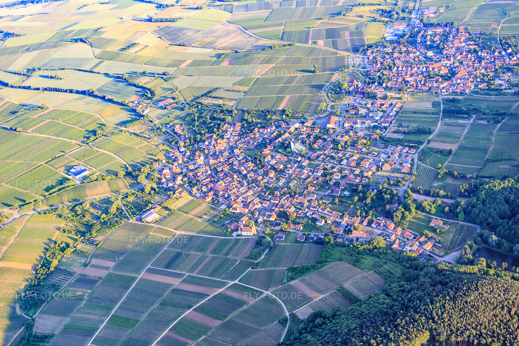 Luftbild: Ortsansicht von Nordwesten im Ortsteil Rechtenbach in Schweigen-Rechtenbach im Bundesland Rheinland-Pfalz in Deutschland. Foto: IMG_080331.jpg vom 05.06.2015 durch Werner Riehm/FLY-FOTO.de