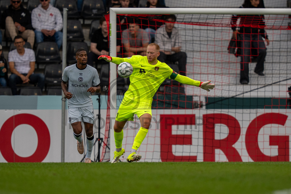 SG Sonnenhof Großaspach vs. Arminia Bielefeld, Fussball, DFB-Pokal, 1. Runde, 22.08.2026 | Maximilian Reule (SG Sonnenhof Großaspach, #01),SG Sonnenhof Großaspach vs. Arminia Bielefeld, Fussball, DFB-Pokal, 1. Runde, 22.08.2026,DFB regulations prohibit any use of photographs as image sequences and/or quasi-video