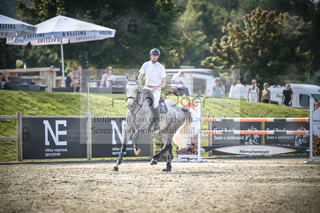 DOS_4938 | Entdecke hochwertige Reitturnierfotos von Foto Oger. Professionell, emotional und authentisch – jetzt Lieblingsmomente im Shop bestellen. - Realisiert mit Pictrs.com