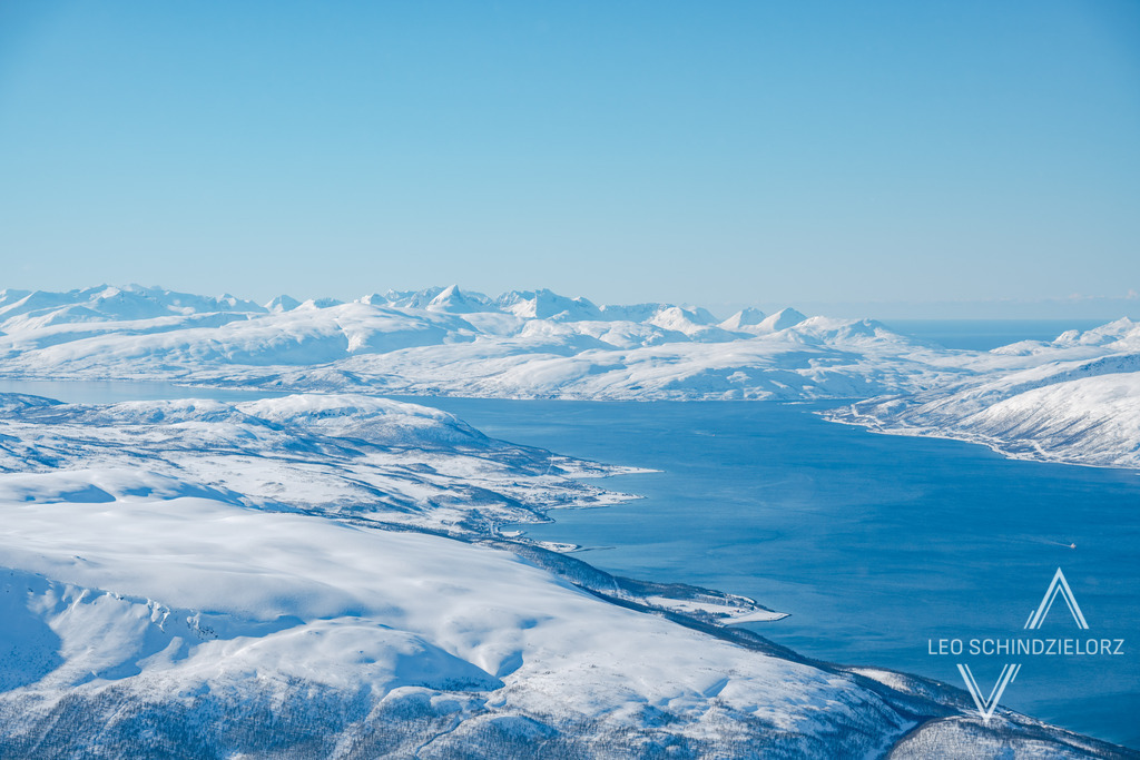 Fotografie_Leo_Schindzielorz_NO_Winter_Tromso_Ullstinden_20230317_A7400041_org | Atmosphärische Landschaftsbilder & Drohnenaufnahmen aus dem Allgäu, Tirol, Südtirol & der Schweiz – ideal für Leinwanddrucke & zur stilvollen Raumgestaltung. - Realisiert mit Pictrs.com