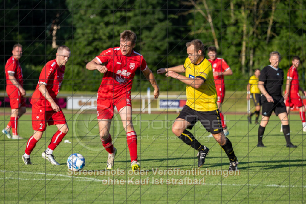 20250620_193449_0316 | #,TV Eybach (rot) vs. TSV Ottenbach (gelb), Fussball, Relegationsfinale in Kreisliga A3 - Bezirk Neckar/Fils, Saison 2024/2025, Eichenbachstadion, Haldenstraße, 73054 Eislingen, 20.06.2025 - 18:30 Uhr,Foto: PhotoPeet-Sportfotografie/Peter Harich