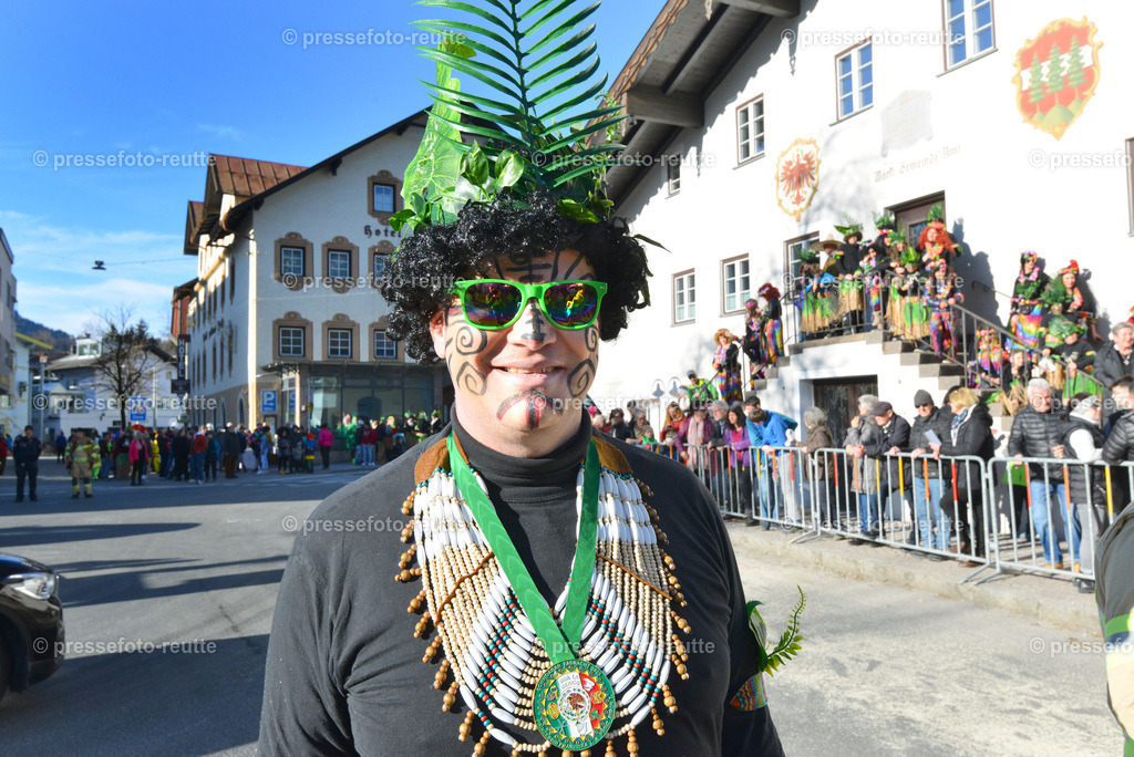 10-xnews-2023-Feb16-Unsinniger_Fasching_Reutte-nik-WTV_7526 | Info aus dem Bezirk Reutte/Ausserfern Tirol sowie eine umfangreiche Bilddatenbank über die gesamte Region: Lechtal, Talkessel Reutte, Tannheimertal, Zwischentoren. Lech, Plansee, Zugspitze, Grenztunnel, B179, Fernpassstraße, Verkehr, Lawinen, Tradition, - Realisiert mit Pictrs.com