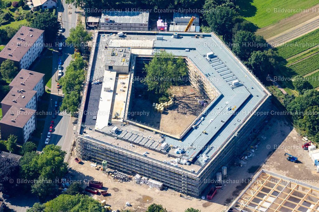 Luftbild Duisburg-4616 | Baustelle zum Neubau des Schul- Gebäudes " Anne-Frank-Gesamtschule " an der Erlanger Straße, Obere Holtener Straße im Ortsteil Röttgersbach in Duisburg - Realisiert mit Pictrs.com