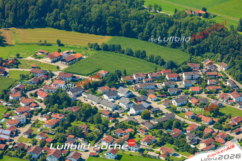 Luftaufnahme von  Tacherting - Die Luftaufnahme wurde 2025 vom UL-Flugzeug heraus erstellt ( keine Drohne ) - Hochauflösende Luftaufnahme - für professionelle Ausdrucke geeignet. Die Geschenkidee !Mit Lizenz und Bildrechte bestellbar