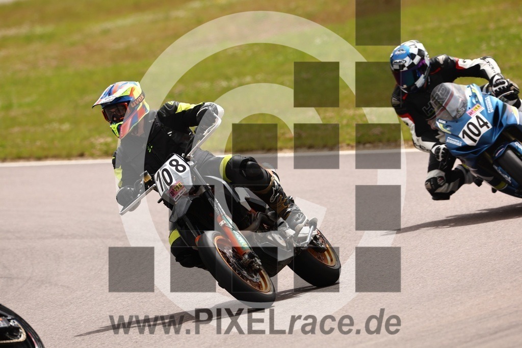 0108-20240629_01445 | Schöne Erinnerungen an spannende Momente - das festzuhalten ist unser Job. PIXELrace.de ist seit 2003 auf den Rennstrecken Europas unterwegs um die Action draußen beim Fahren und die wunderbare Stimmung imm Fahrerlager für euch einzufangen.