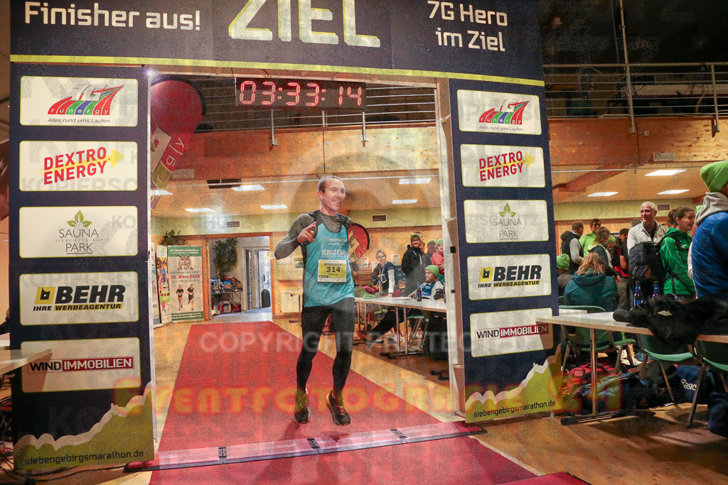241208_1236_EX1_7733 | Sportfotografie im Rhein-Sieg Kreis, Köln, Bonn, NRW, Rheinland Pfalz, Hessen, etc. Unser Tätigkeitsfeld umfasst den Laufsport vom Volkslauf über den Marathon, Duathlon, Triathon bis zum Ultralauf wie Kölnpfad Ultra oder Schindertrail.