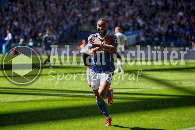 19.04.2026, GER, Fussball, Herren, 2. BL, Saison 2025/2026, FC Schalke 04 - Preußen Münster | Moussa Sylla (S04) Torjubel, jubelt nach seinem Treffer zum 4:0