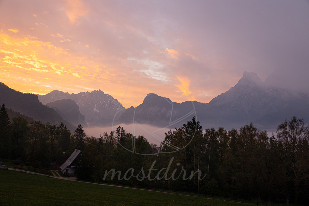 Morgenrot im Gesäuse | Xeis in the Morning - Realisiert mit Pictrs.com