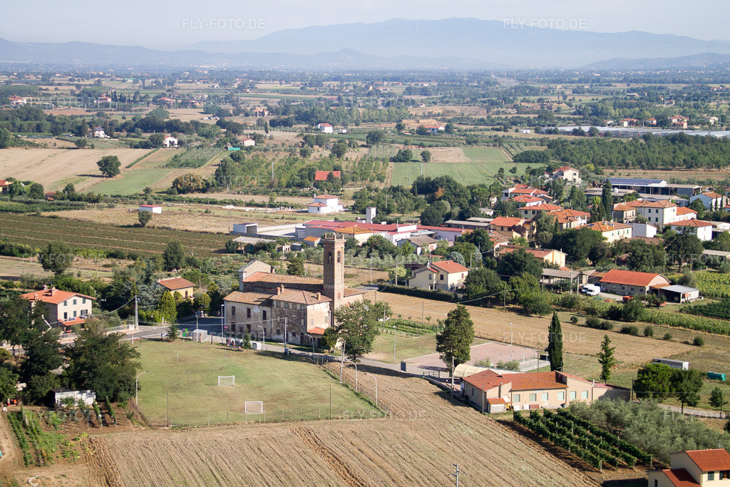 Luftbild: Ortsansicht in Castroncello im Bundesland Toscana in Italien. Foto: IMG_43830.jpg vom 29.07.2011 durch Werner Riehm/FLY-FOTO.de
