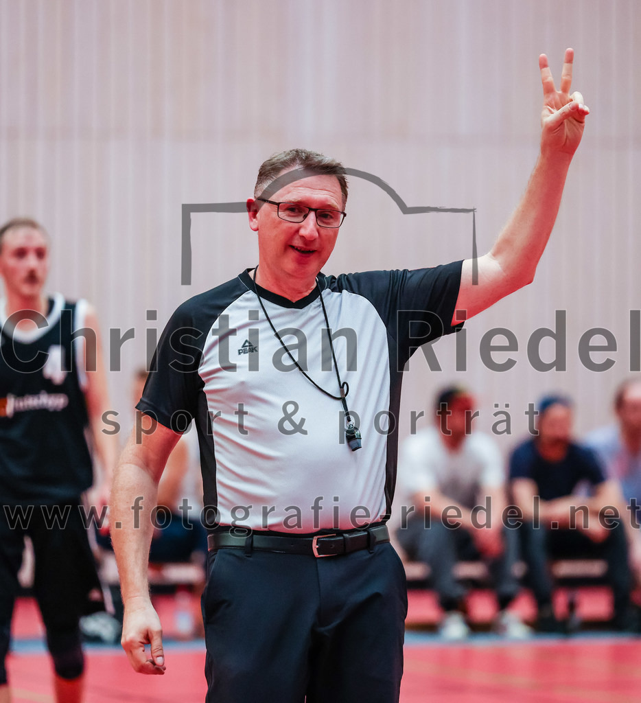2022-05-15_060_SpVgg_Altenerding_gegen_TSV_Muenchen-Forstenried | Erding, Deutschland, 15.05.2022:
Basketball, Bezirksliga 2021 / 2022, Play-Offs, SpVgg Altenerding gegen TSV München-Forstenried, Endergebnis: 55:57

Foto: Christian Riedel / fotografie-riedel.net