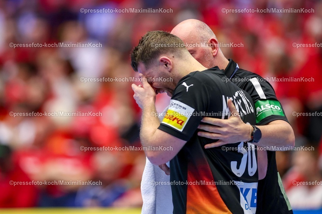 EHF24012603052 | 24.01.2026, Handball, Men's EHF EURO 2026, Deutschland - Norwegen, Jyske Bank Boxen in Herning, Dänemark, Main Round:  Lukas Mertens (Germany #36) mit Schmerzen im Gesicht