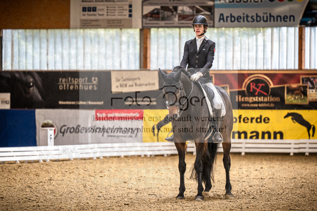 DOS_1510 | Entdecke hochwertige Reitturnierfotos von Foto Oger. Professionell, emotional und authentisch – jetzt Lieblingsmomente im Shop bestellen.Deutschlandweite Turnierfotografie. - Realisiert mit Pictrs.com