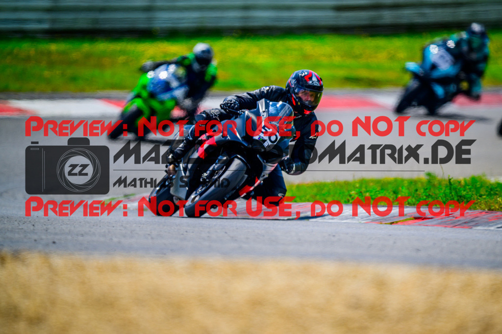 MaZZes_FotoMatrix_240717_6007705_0107 | WEISS