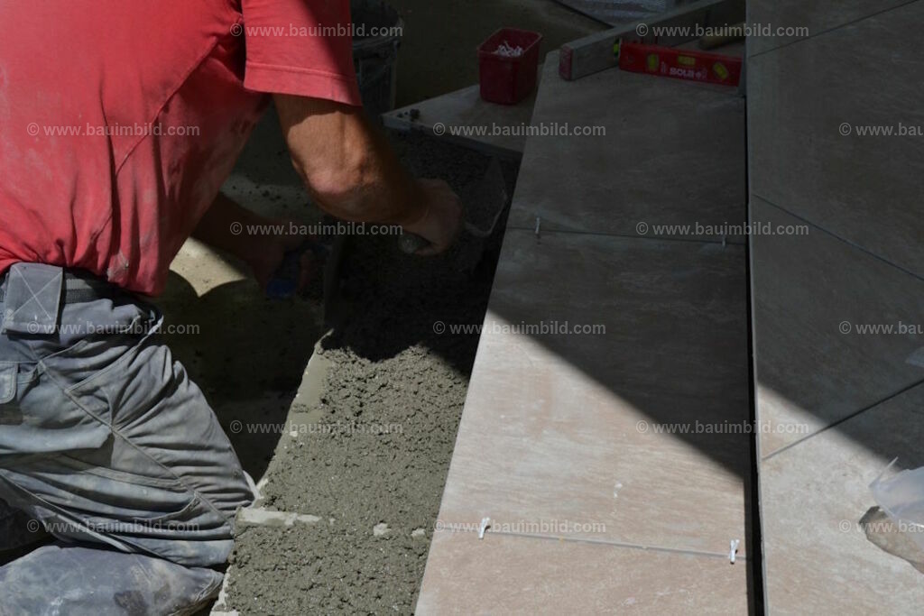 bib-lg21-fliesenlegerarbeiten-0108 | Nach LV-Leistungsgruppen sortierte Detailfotos über den Bau eines Hauses. Alle Hausbau-Bilder direkt vom Urheber und Autor der Website Haus-Selber-Bauen.com