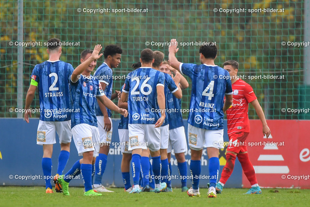 AUT, 2.Liga, FC Blau Weiss Linz vs FC Liefering | 29.10.2022, Hofmann Arena Linz, AUT, 2.Liga, FC Blau Weiss Linz vs FC Liefering, im Bild Jubel Spieler FC Blau Weiss Linz (Blau Weiss Linz)


// Admiral 2. Liga Match between FC Blau Weiss Linz and FC Liefering in Linz, Austria on 2022/10/29
