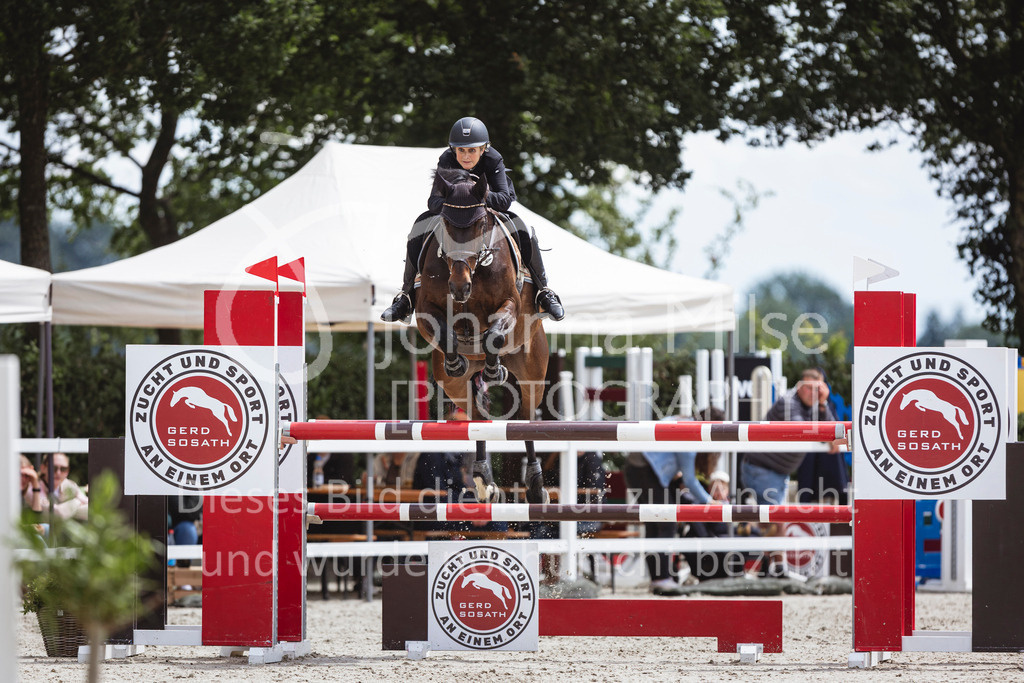 240616_Lemwerder_M2-Springen-528 | Deine schönsten Turniermomente als professionelle Fotos! Entdecke hochwertige Pferdesport-Fotografie im Online-Shop. Jetzt Fotos finden & bestellen!